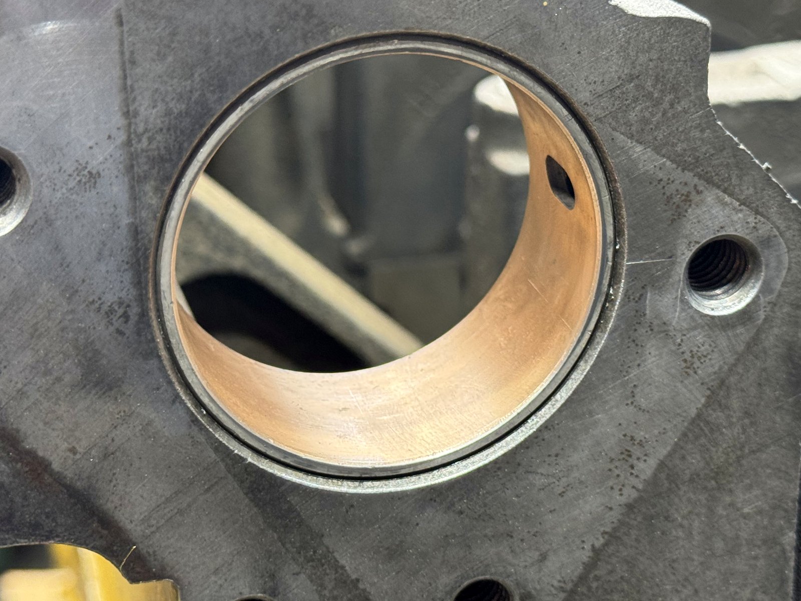 Détail d'un palier principal de bloc moteur.