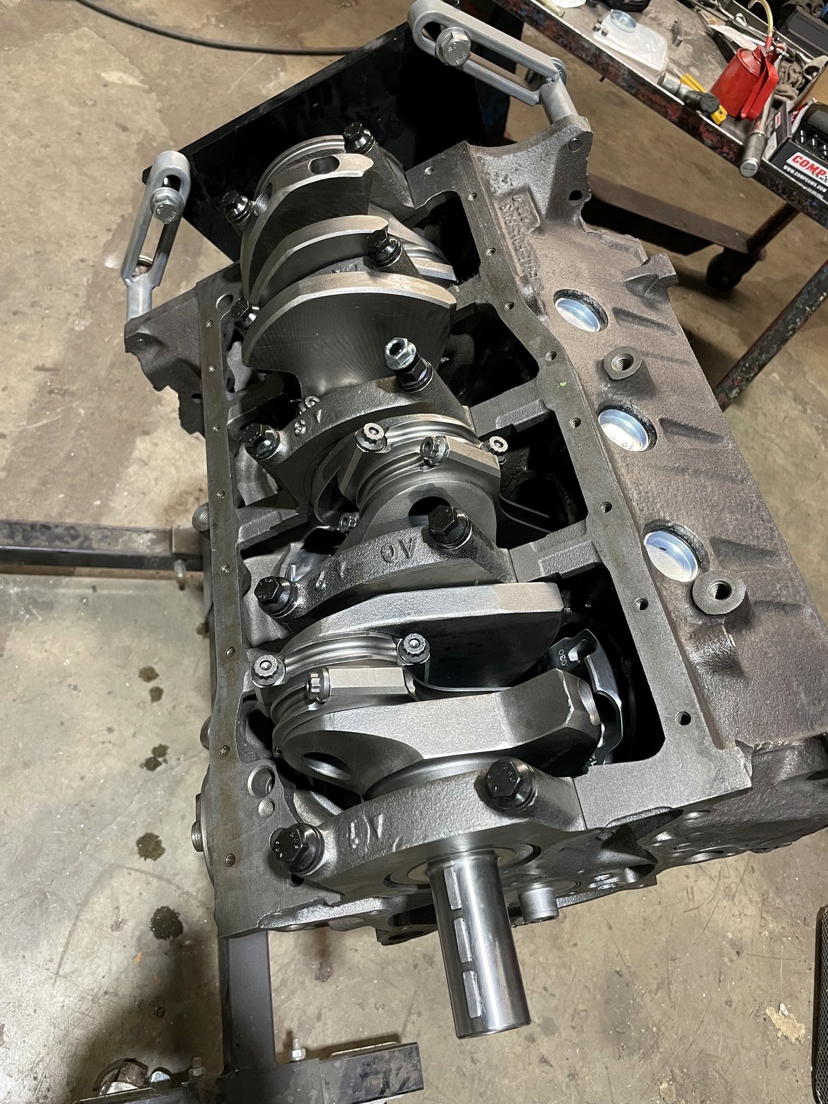 Bloc moteur et vilebrequin assemblés, atelier Vilebrequin Universel
