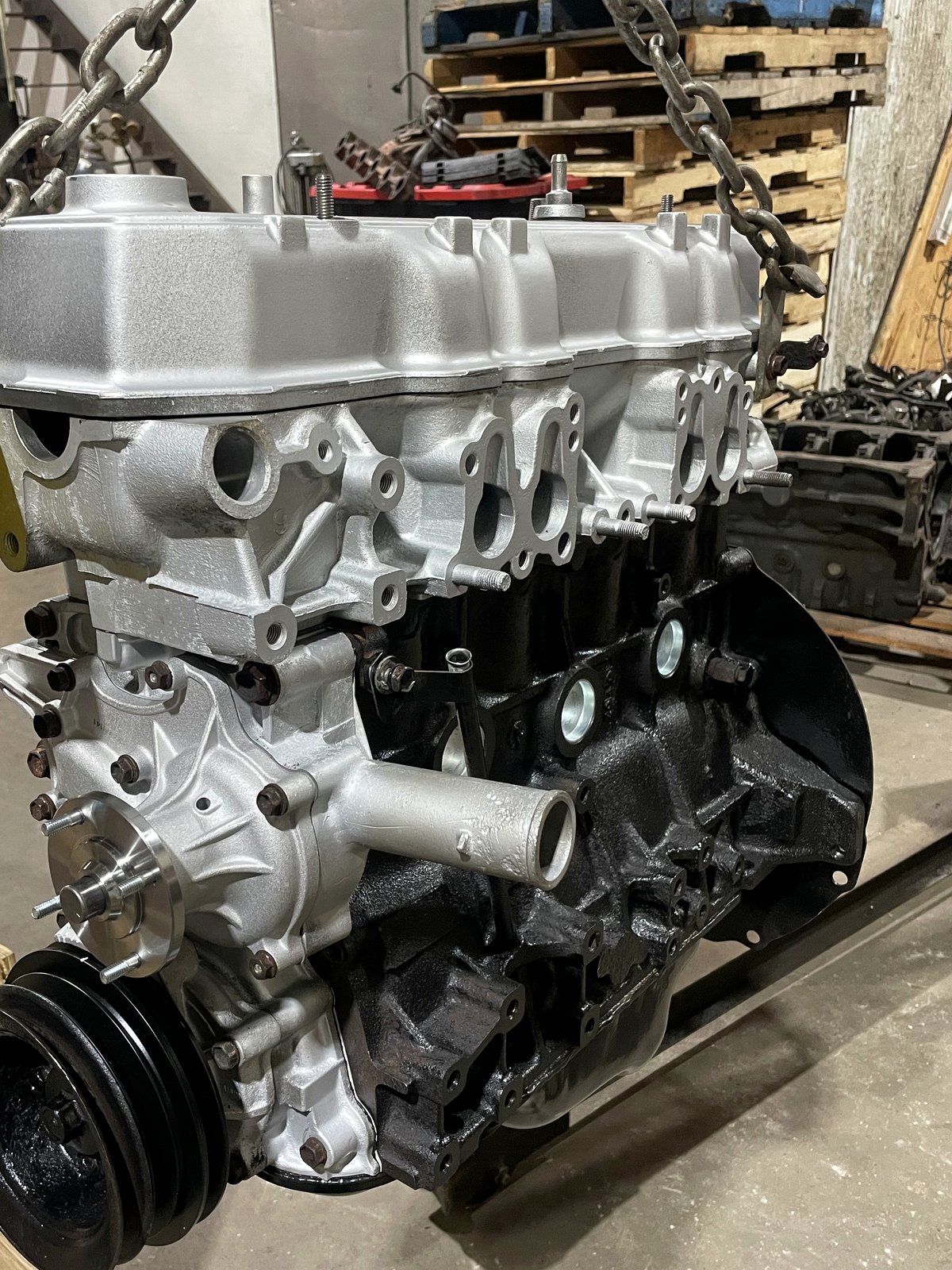 Moteur assemblé dans l'atelier.