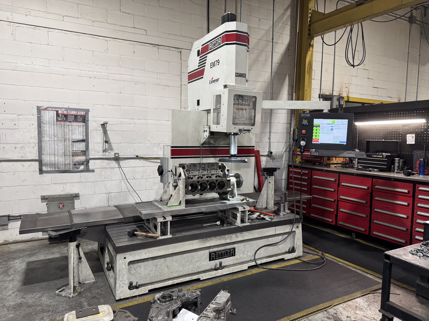 Centre d'usinage CNC Rottler EM79 dans l'atelier Vilebrequin Universel